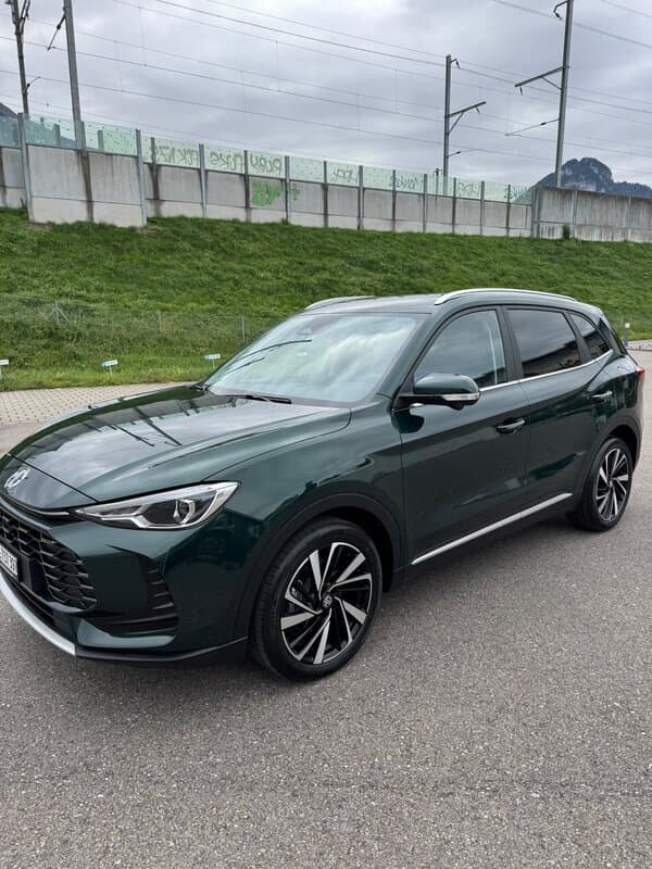 MG ZS Luxury – Seitlich vorne